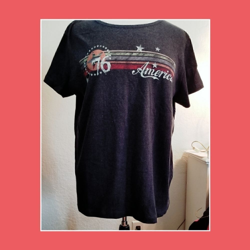 💕Kohl's NWT Flag Inspired Tee Shirt Fitted X Large